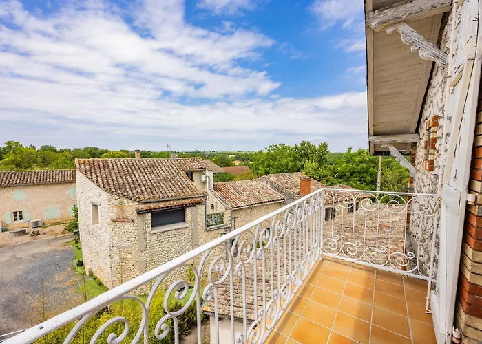 Дом отдыха Maison La Fauvette - Campagne - Jardin *